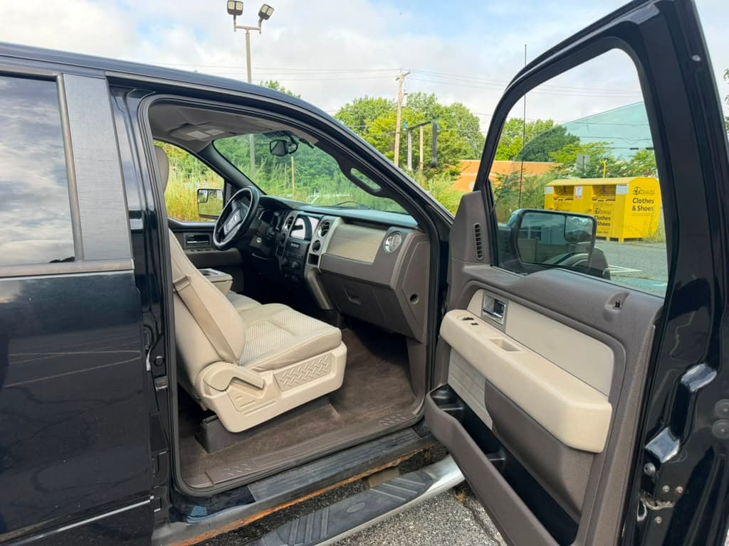 2009 Ford F-150 XLT — 10