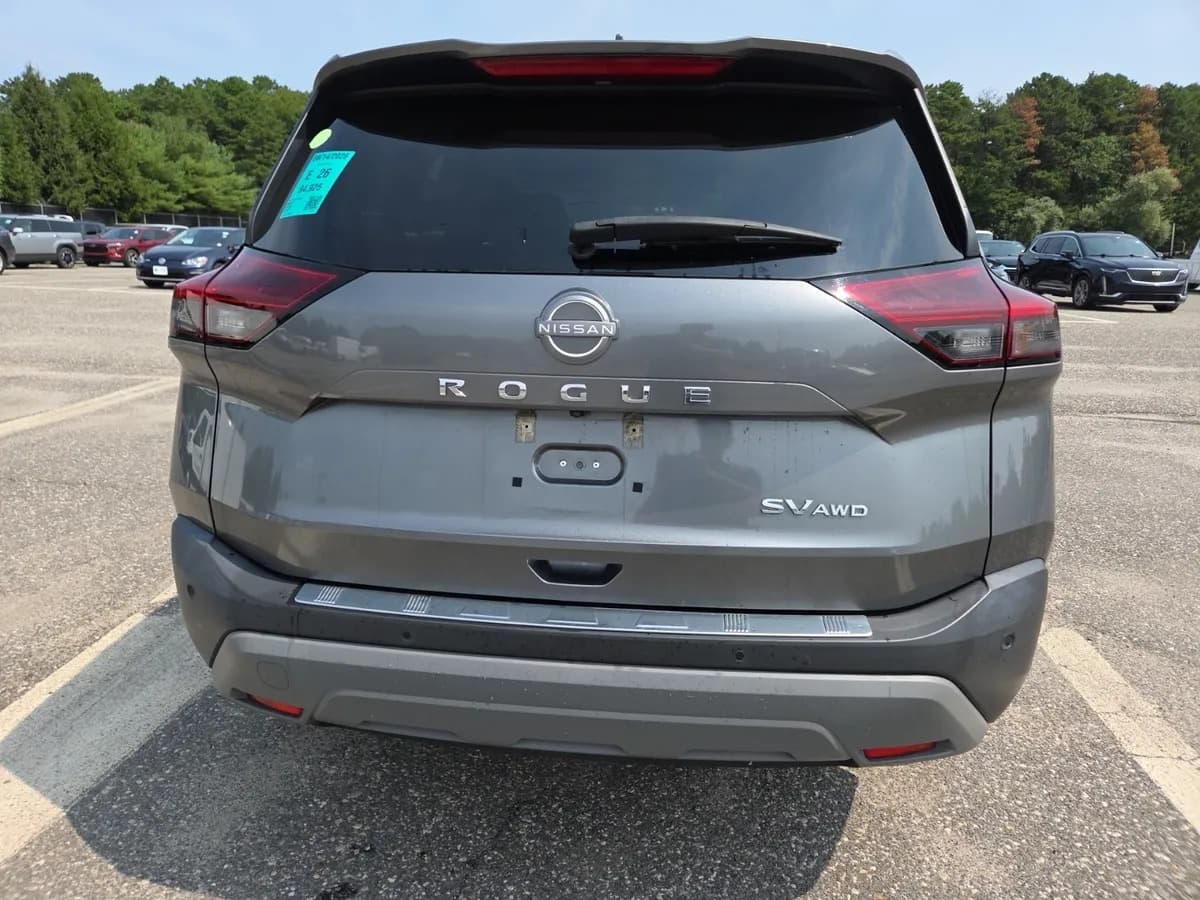 2022 Nissan Rogue SV — 11