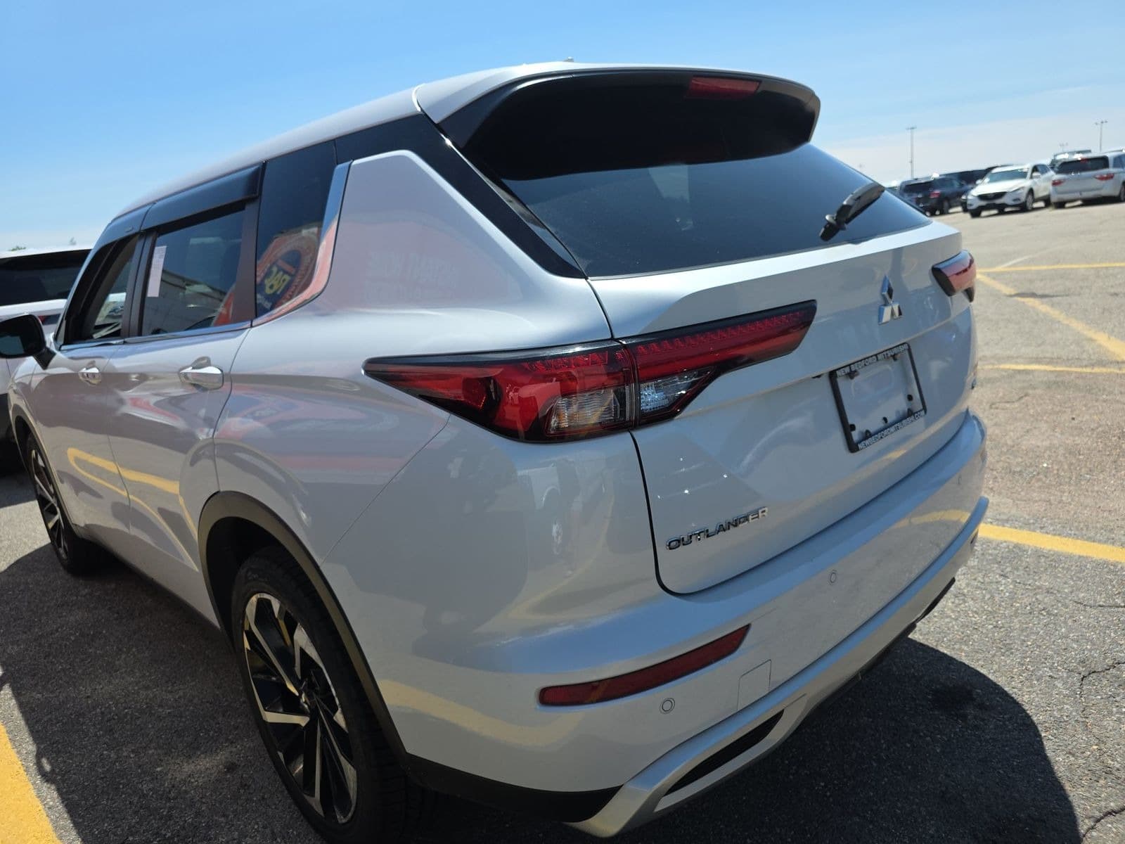 2024 Mitsubishi Outlander SE — 10